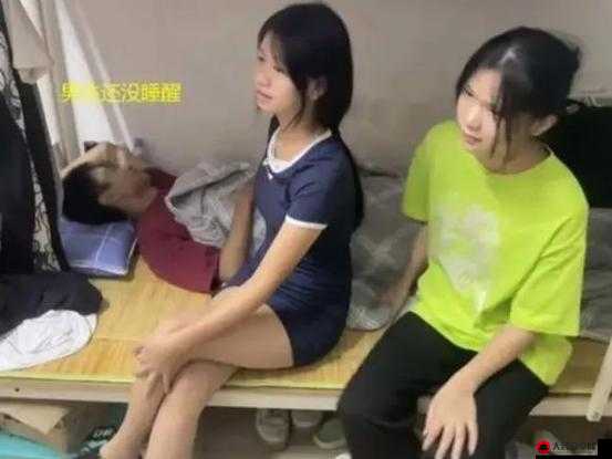 男生女生一起嗟嗟嗟很痛真人：这样的行为是否合适？